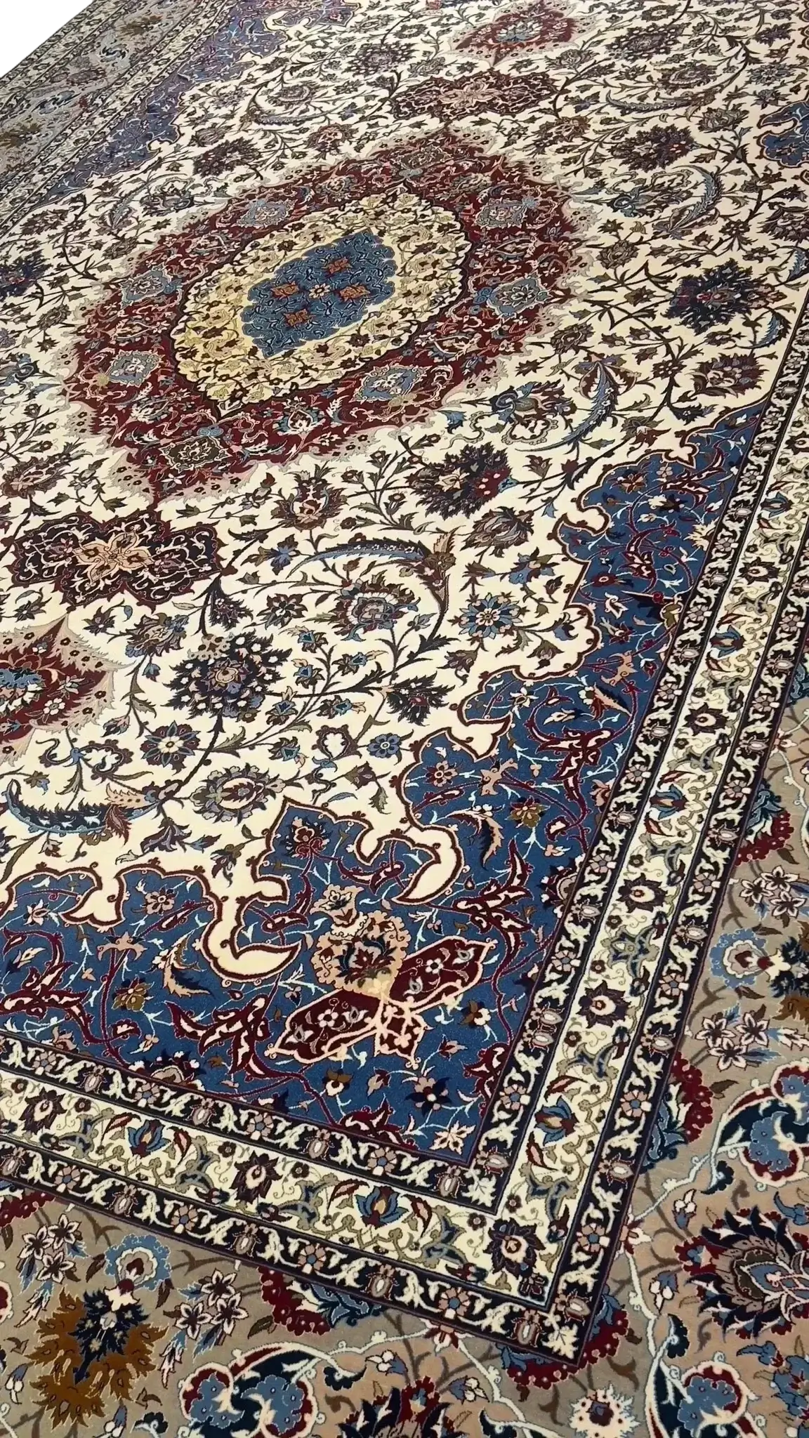 "Persian rug by Master Zolfagharie, 370 x 265 cm in wool and silk."